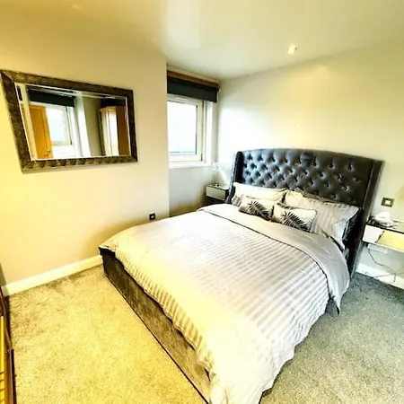 شقة Leeds Centre Penthouse W/ Wrap Round Balcony *