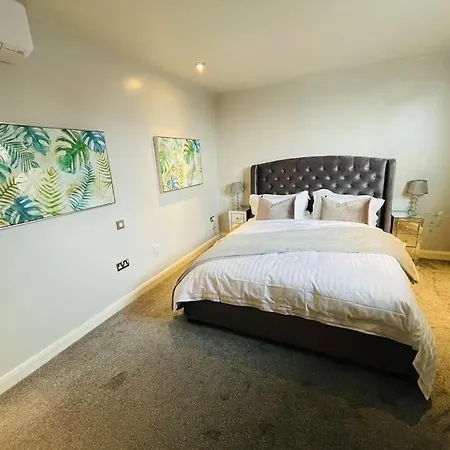 شقة Leeds Centre Penthouse W/ Wrap Round Balcony ليدز