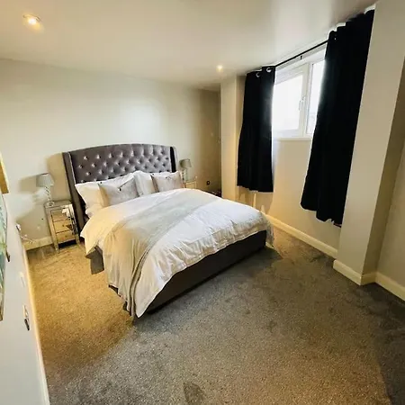 Leeds Centre Penthouse W/ Wrap Round Balcony * ليدز