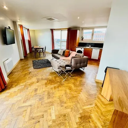 Leeds Centre Penthouse W/ Wrap Round Balcony شقة