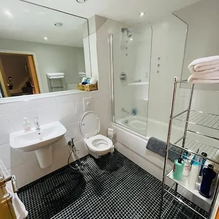 Apartment Leeds Centre Penthouse W/ Wrap Round Balcony *
