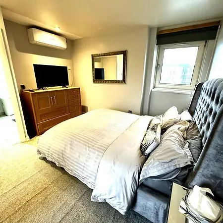 Leeds Centre Penthouse W/ Wrap Round Balcony * Leeds (West Yorkshire)