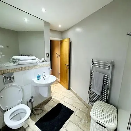 Apartment Leeds Centre Penthouse W/ Wrap Round Balcony