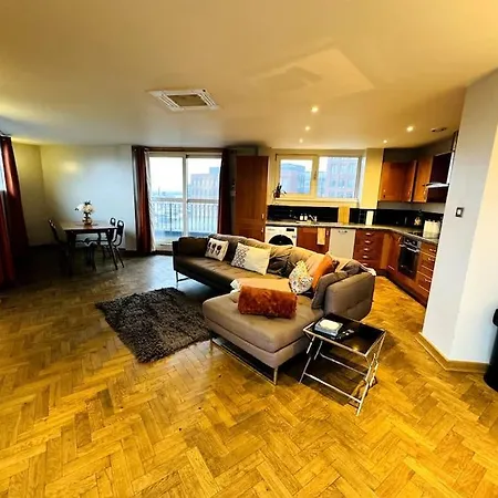 Apartment Leeds Centre Penthouse W/ Wrap Round Balcony