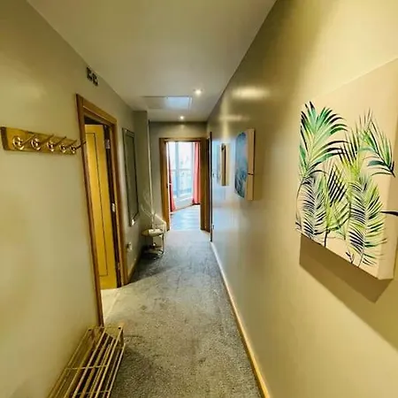 Leeds Centre Penthouse W/ Wrap Round Balcony * Leeds (West Yorkshire)