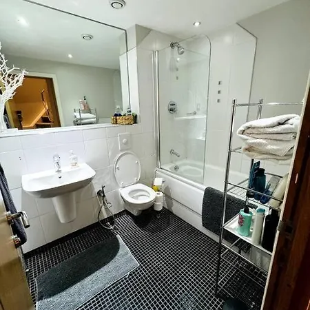 Leeds Centre Penthouse W/ Wrap Round Balcony Apartment Leeds (West Yorkshire)